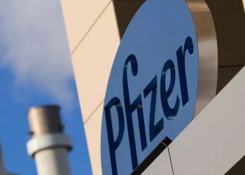 Pfizer планирует заработать $15 млрд на COVID-вакцине