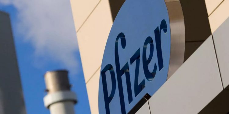 Pfizer планирует заработать $15 млрд на COVID-вакцине