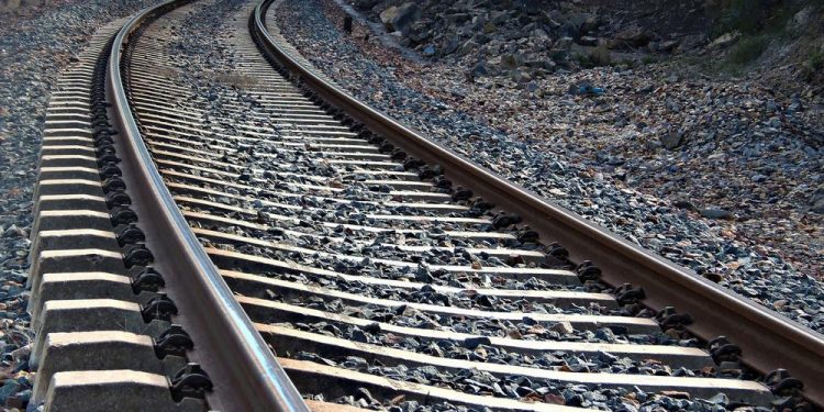 Движение всех местных и пригородных поездов будет приостановлено