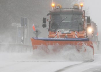 Сильные снегопады привели к транспортному коллапсу в Германии и Нидерландах