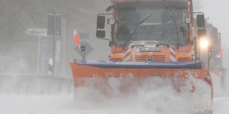 Сильные снегопады привели к транспортному коллапсу в Германии и Нидерландах