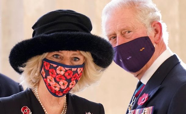 Принц Чарльз c супругой Камиллой привились от COVID