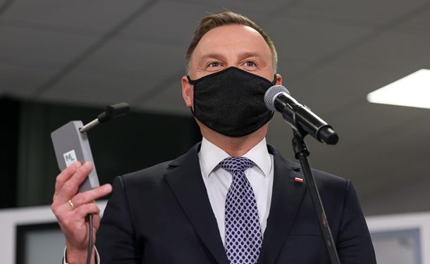 В Польше изобрели прибор, мгновенно выявляющий COVID в дыхании человека