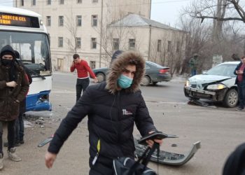 В Кишиневе произошла авария с участием троллейбуса и легкового автомобиля