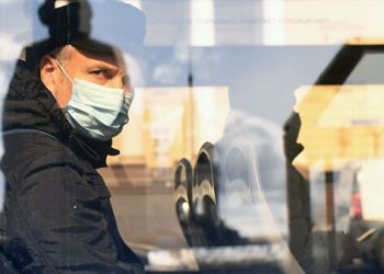 Правила лишь «на бумаге»: Троллейбусы, автобусы и маршрутки были переполнены, а карабинеры не контролировали ситуацию. Что говорят ответственные органы | VIDEO