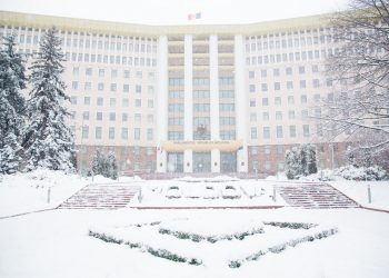 Călătoriile deputaților în 2020. Cine a cheltuit cei mai mulți bani pentru deplasări