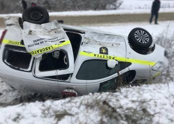 O mașină a Poliției, răsturnată într-un șanț, la Călărași. O angajată MAI a ajuns la spital | Update