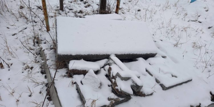 20 de morminte din cimitirul din Cărpineni au fost vandalizate