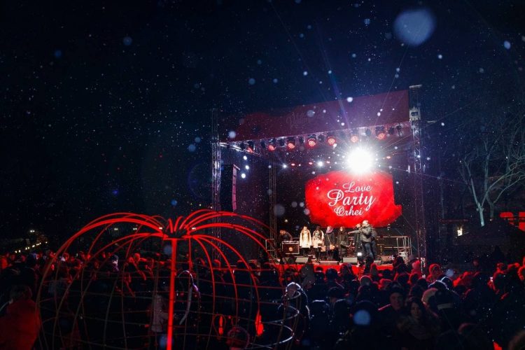 Atmosferă plină de iubire și voie bună la Orhei. Zeci de iubiți s-au reunit ca să sărbătorească Ziua Îndrăgostiţilor