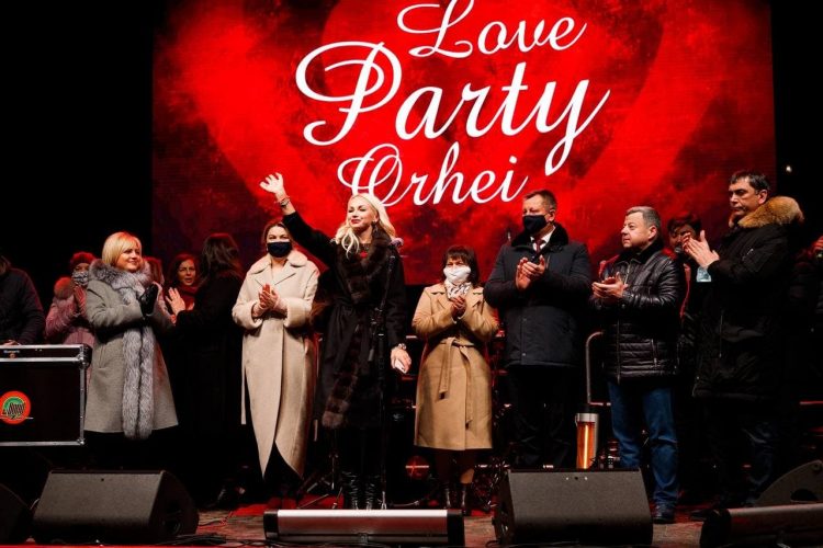 Atmosferă plină de iubire și voie bună la Orhei. Zeci de iubiți s-au reunit ca să sărbătorească Ziua Îndrăgostiţilor