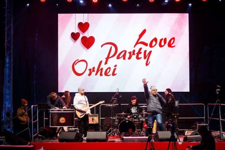 Atmosferă plină de iubire și voie bună la Orhei. Zeci de iubiți s-au reunit ca să sărbătorească Ziua Îndrăgostiţilor