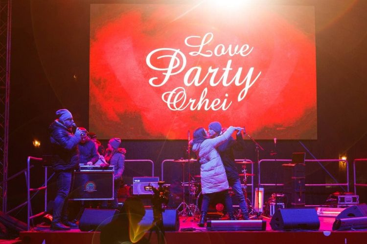 Atmosferă plină de iubire și voie bună la Orhei. Zeci de iubiți s-au reunit ca să sărbătorească Ziua Îndrăgostiţilor