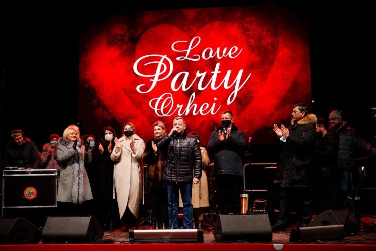 Atmosferă plină de iubire și voie bună la Orhei. Zeci de iubiți s-au reunit ca să sărbătorească Ziua Îndrăgostiţilor