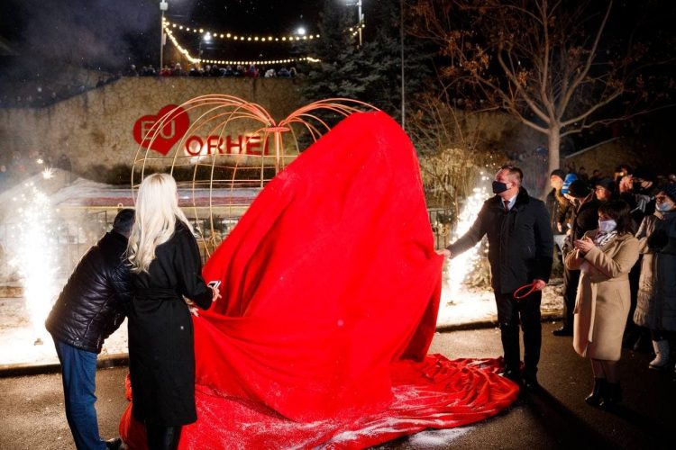 Atmosferă plină de iubire și voie bună la Orhei. Zeci de iubiți s-au reunit ca să sărbătorească Ziua Îndrăgostiţilor