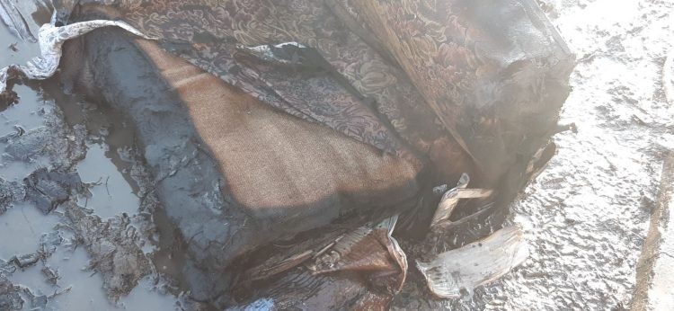 Detalii despre incendiul de la Drochia, în care a ars de viu un copil. Verișorul său s-a ales cu arsuri în timp ce încerca să stingă flăcările