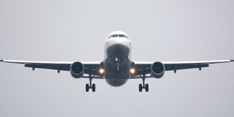 В США еще один Boeing совершил аварийную посадку из-за двигателя