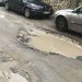 Străzile din Chișinău arată ca după bombardament: Au apărut o mulțime de găuri în asfalt, iar șoferii devin mai nemulțumiți pe zi ce trece | VIDEO