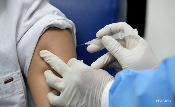 В Польше повысили возраст применения COVID-вакцины AstraZeneca