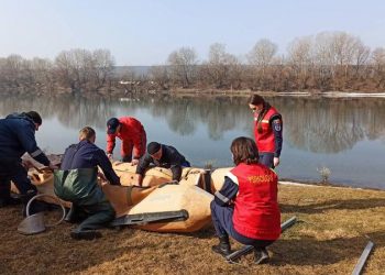 Salvatorii au reluat căutările fetei de 12 ani care ar fi fost luată de curenții de apă ai râului Nistru