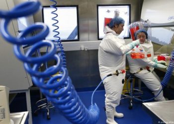 În decembrie 2019, în Wuhan erau 13 tulpini ale virusului. Dezvăluirile unui expert din misiunea OMS demontează teoriile existente