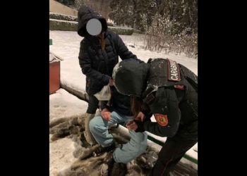 Un bărbat din Bălți, salvat de carabinieri: Stătea pe o bancă în stare inconștientă