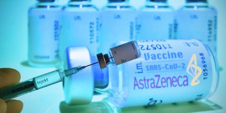 Полицейские отказались прививаться вакциной AstraZeneca в Германии