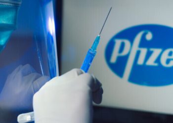 „Va trebui să fim foarte organizați, ca la armată”. Cum vor fi aduse vaccinurile Pfizer și AstraZeneca la Chișinău