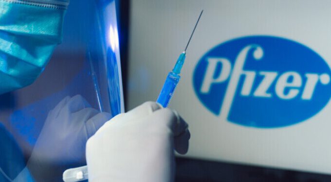 „Va trebui să fim foarte organizați, ca la armată”. Cum vor fi aduse vaccinurile Pfizer și AstraZeneca la Chișinău