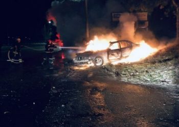 Moarte cumplită pentru un pasager: A ars în mașină, în urma unui impact violent. Șoferul, băut, a scăpat cu viață | VIDEO