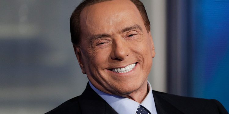 Fostul premier italian Silvio Berlusconi a fost spitalizat după ce a căzut în reşedinţa sa din Roma