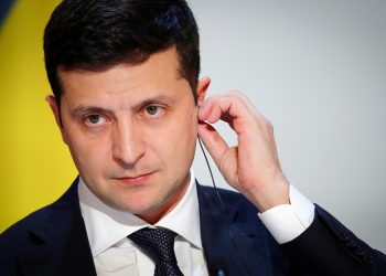 Украинская оппозиция начала сбор подписей за импичмент Зеленского