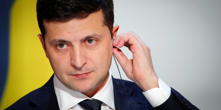 Украинская оппозиция начала сбор подписей за импичмент Зеленского