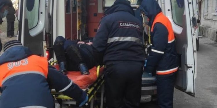 La un pas de tragedie: Două persoane inconștiente, salvate în Capitală