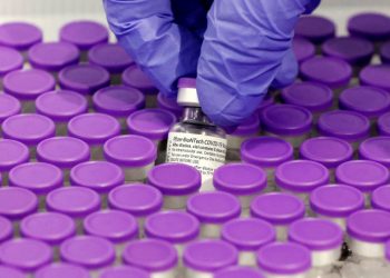 Cea mai mare tranșă de vaccinuri Pfizer ajunge luni în România