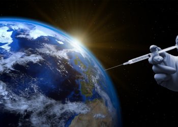 Peste 209 milioane de doze de vaccin au fost administrate la nivel global. Când ar putea reveni viața la normal