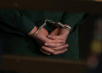 За денежное «вознаграждение» мужчина обещал помочь с делом о вождении автомобиля в нетрезвом виде