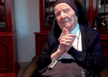 O călugăriță a învins coronavirusul la 117 ani: „Sunt fericită că sunt cu voi, însă aş vrea să fiu altundeva” | VIDEO