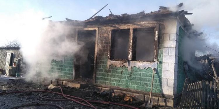 Incendiu puternic la Soroca: O locuință a fost distrusă de flăcări în totalitate | FOTO