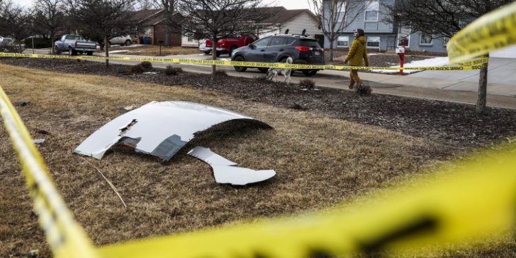 Boeing cere menținerea la sol a modelului său 777 echipat cu motorul care a explodat sâmbătă în aer