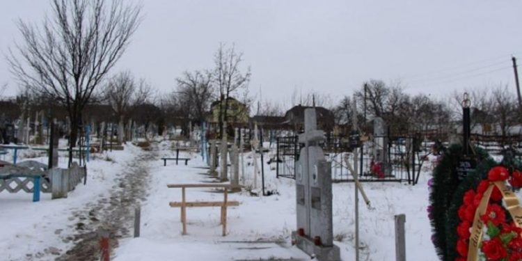 Doi bărbați din Criuleni au furat crucile din cimitir. Ce pedeapsă riscă