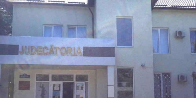Un bărbat a amenințat că va arunca în aer Judecătoria și IP Edineț