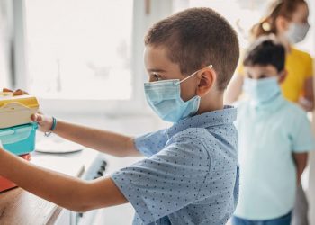 Trei școli din țară, puse în carantină. Câți elevi și cadre didactice sunt infectați cu COVID-19