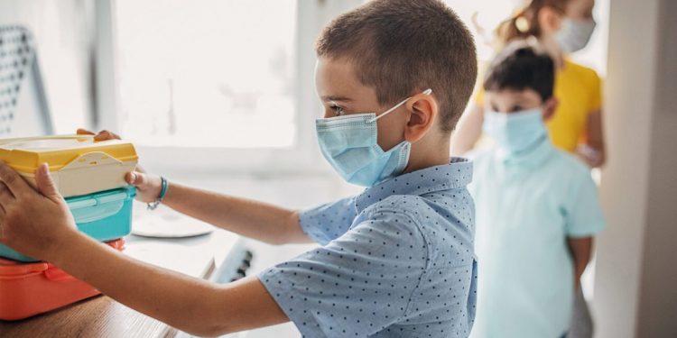 Trei școli din țară, puse în carantină. Câți elevi și cadre didactice sunt infectați cu COVID-19