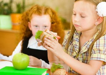 Primăria Chișinău: Părinții vor putea verifica ce mănâncă copiii la școală sau la grădiniță