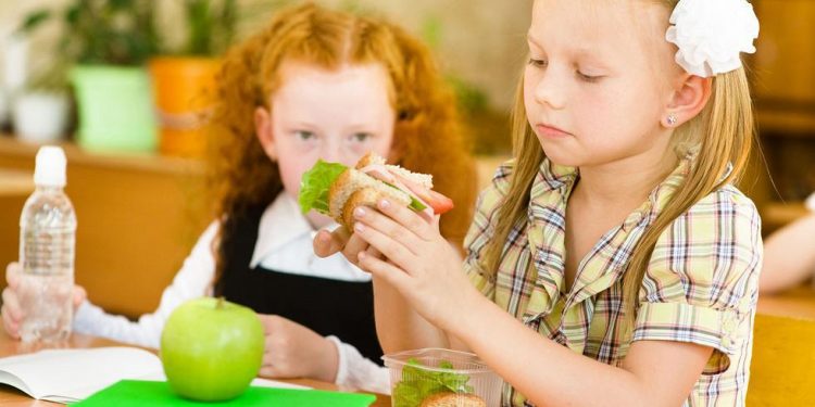 Primăria Chișinău: Părinții vor putea verifica ce mănâncă copiii la școală sau la grădiniță