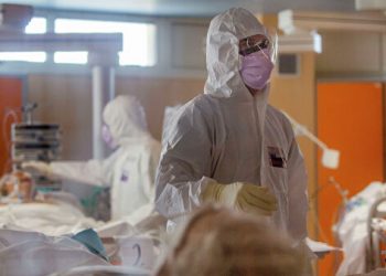 Назван фактор, в девять раз повышающий риск смерти от COVID-19