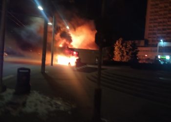 Incendiu puternic în capitală: Un magazin, distrus de flăcări
