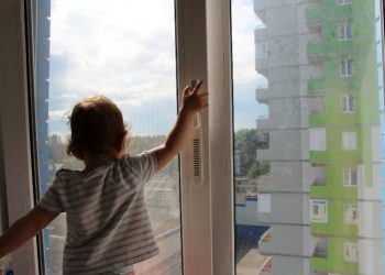 Caz tragic în Chișinău: copil de trei ani, căzut în gol. Ce spun vecinii | VIDEO