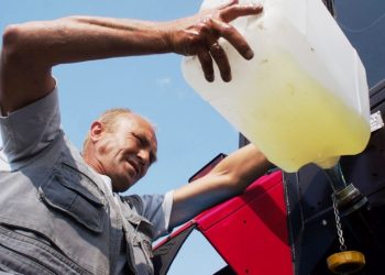 Fermierii bat alarma: Scumpirea carburanților va afecta agricultura. Vor crește și prețurile la producția agricolă | VIDEO