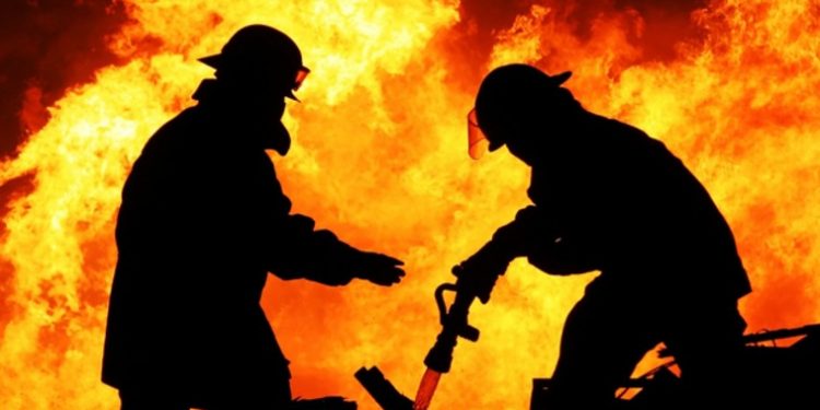 Un incendiu a avut loc noaptea treută într-un bloc de locuințe de la Botanica. Mai multe persoane au fost evacuate